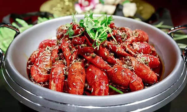 男子花1700元买下价值70多万元奶粉，商家退款不发货被判违约！