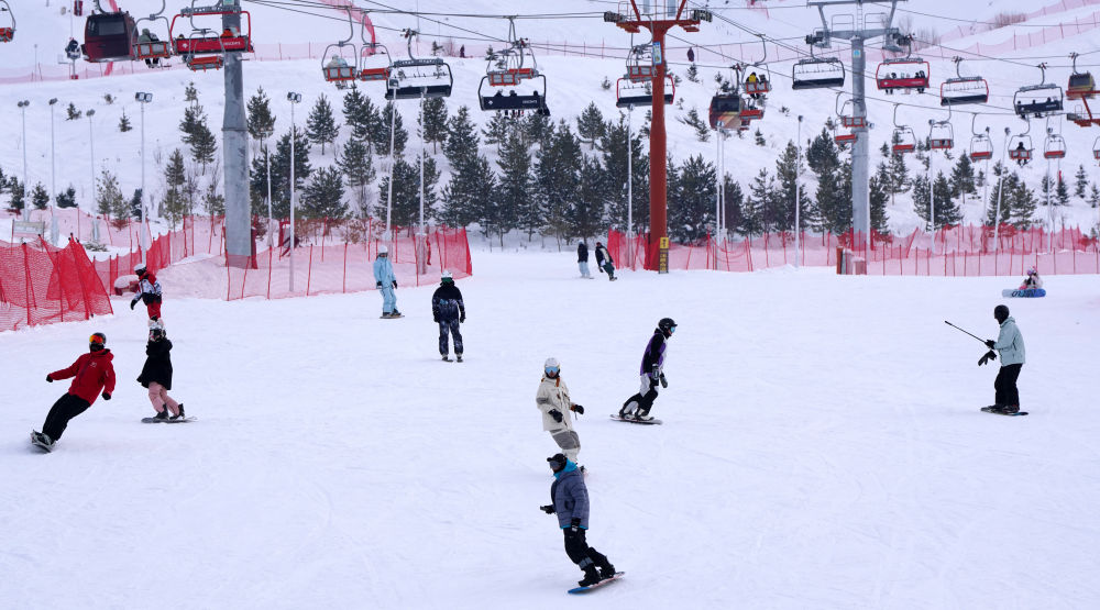 习近平总书记关切事｜流金淌银！北国冰雪资源释放新红利——冰雪经济高质量发展新实践之一-第2张图片-便民百事通网