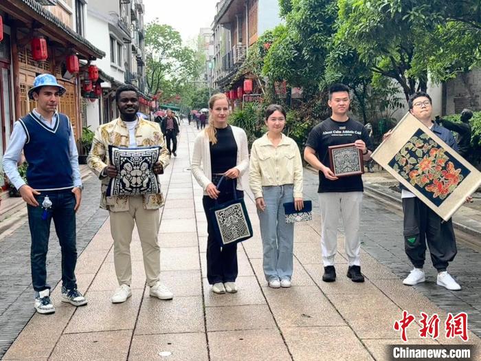 中外青年浙江瑞安“City Walk”：探寻古城活力焕新奥秘-第1张图片-便民百事通网