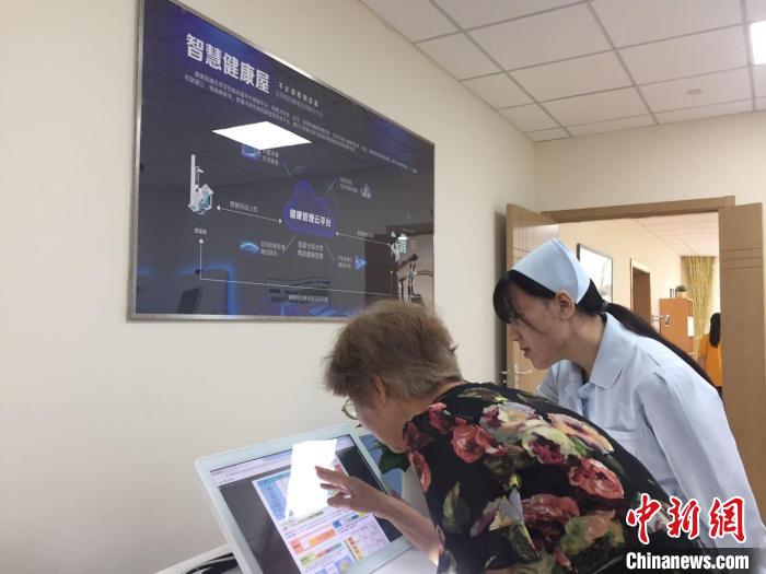 “慧”及养老 上海已建成70多家智慧养老院-第1张图片-便民百事通网 “慧”及养老 上海已建成70多家智慧养老院-第1张图片-便民百事通网